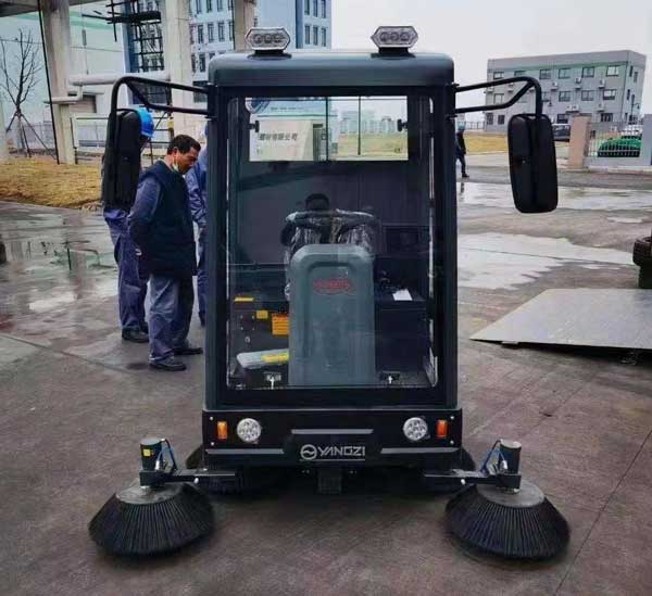 安徽揚子掃地車，全封閉式吸塵清掃